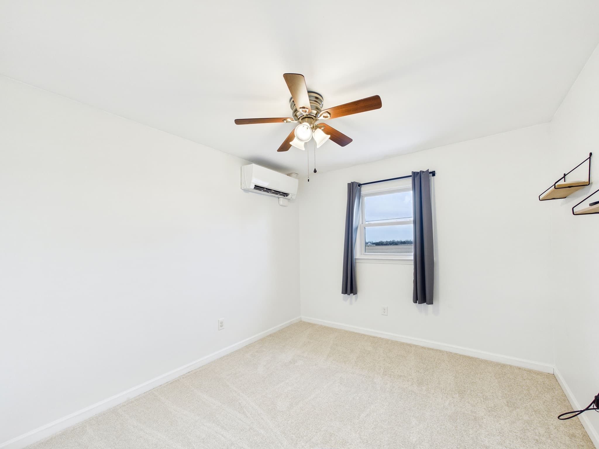 Gallery image slideShow12