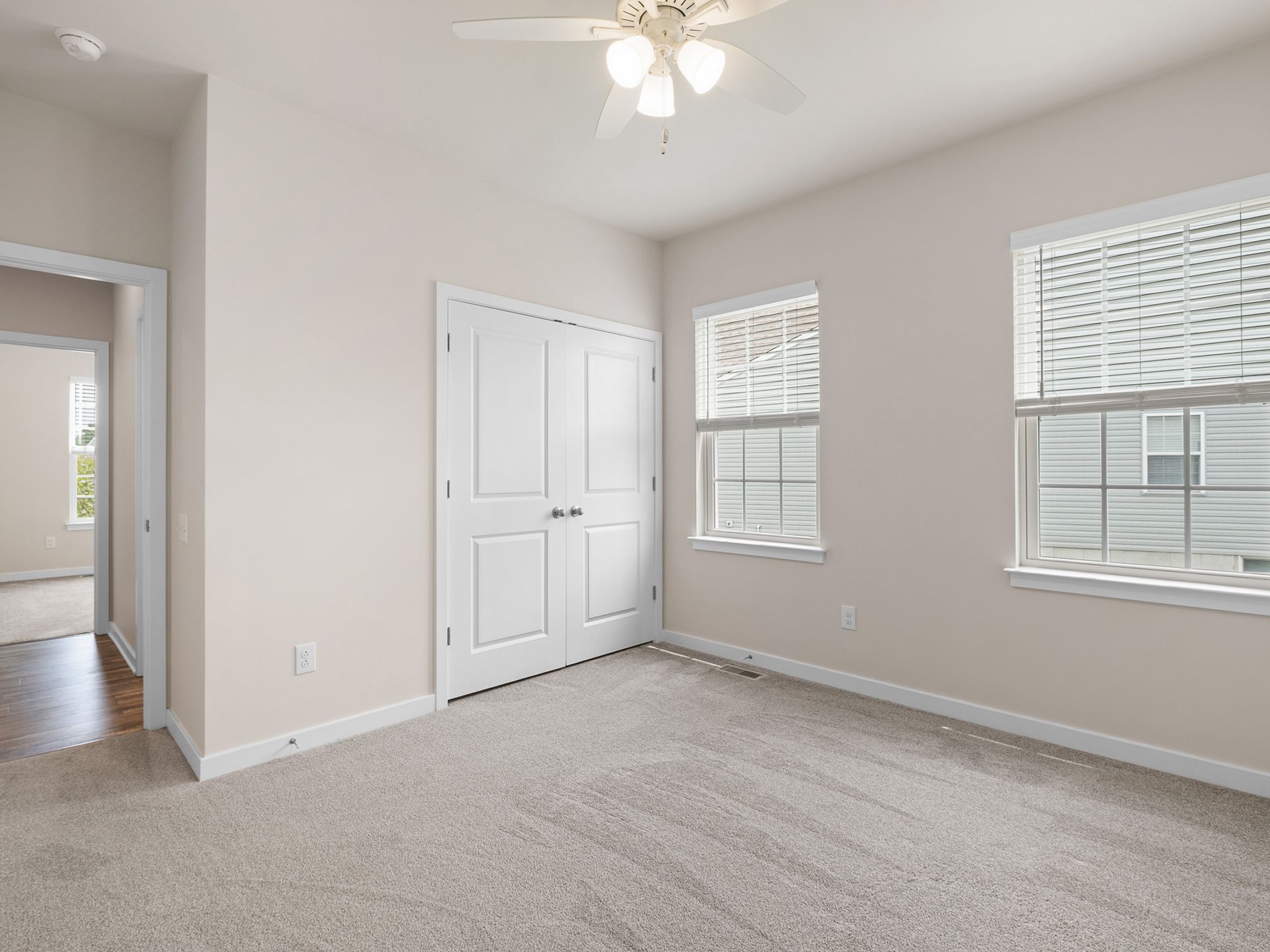 Gallery image slideShow14