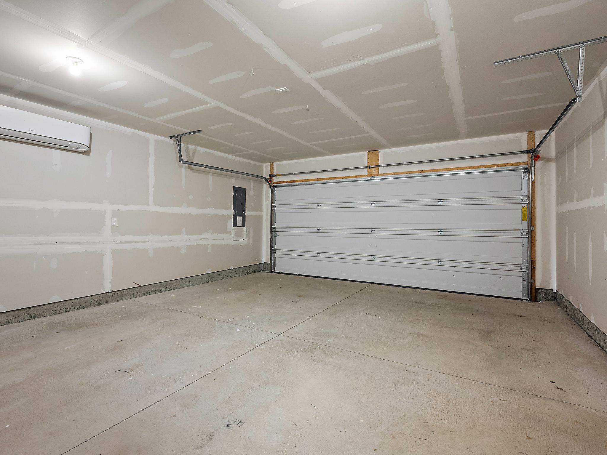 Gallery image slideShow18