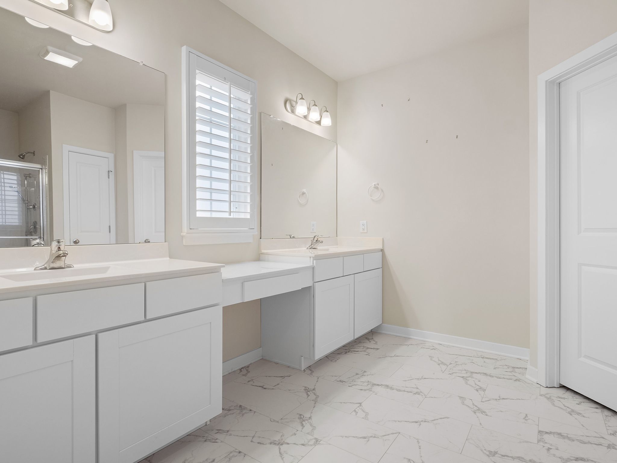 Gallery image slideShow19