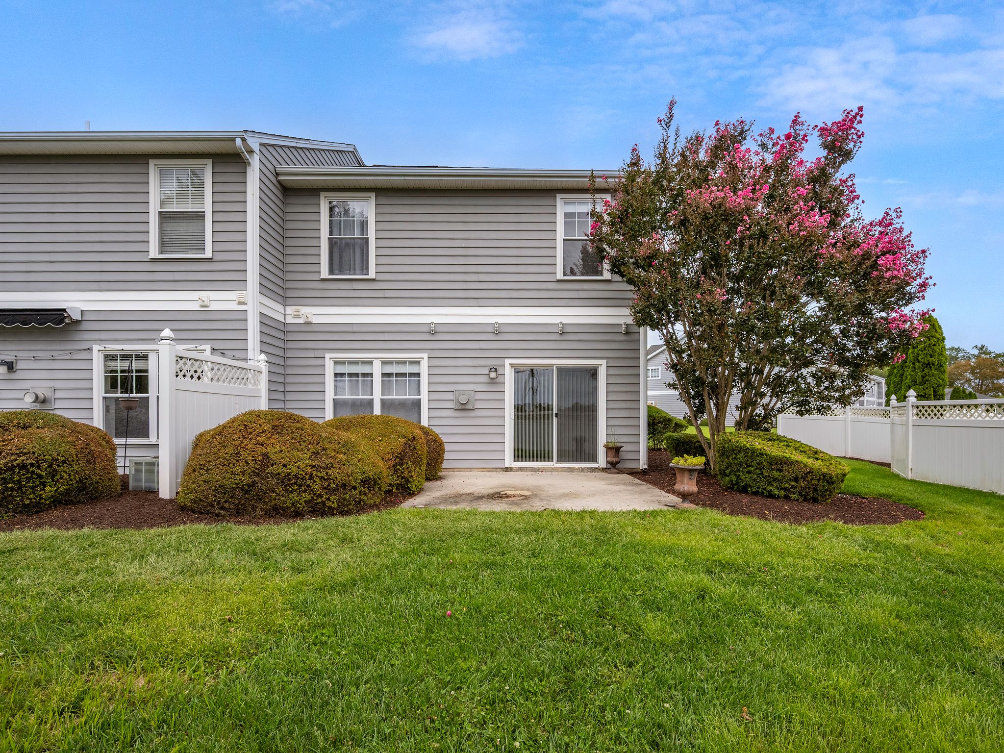 Gallery image slideShow21