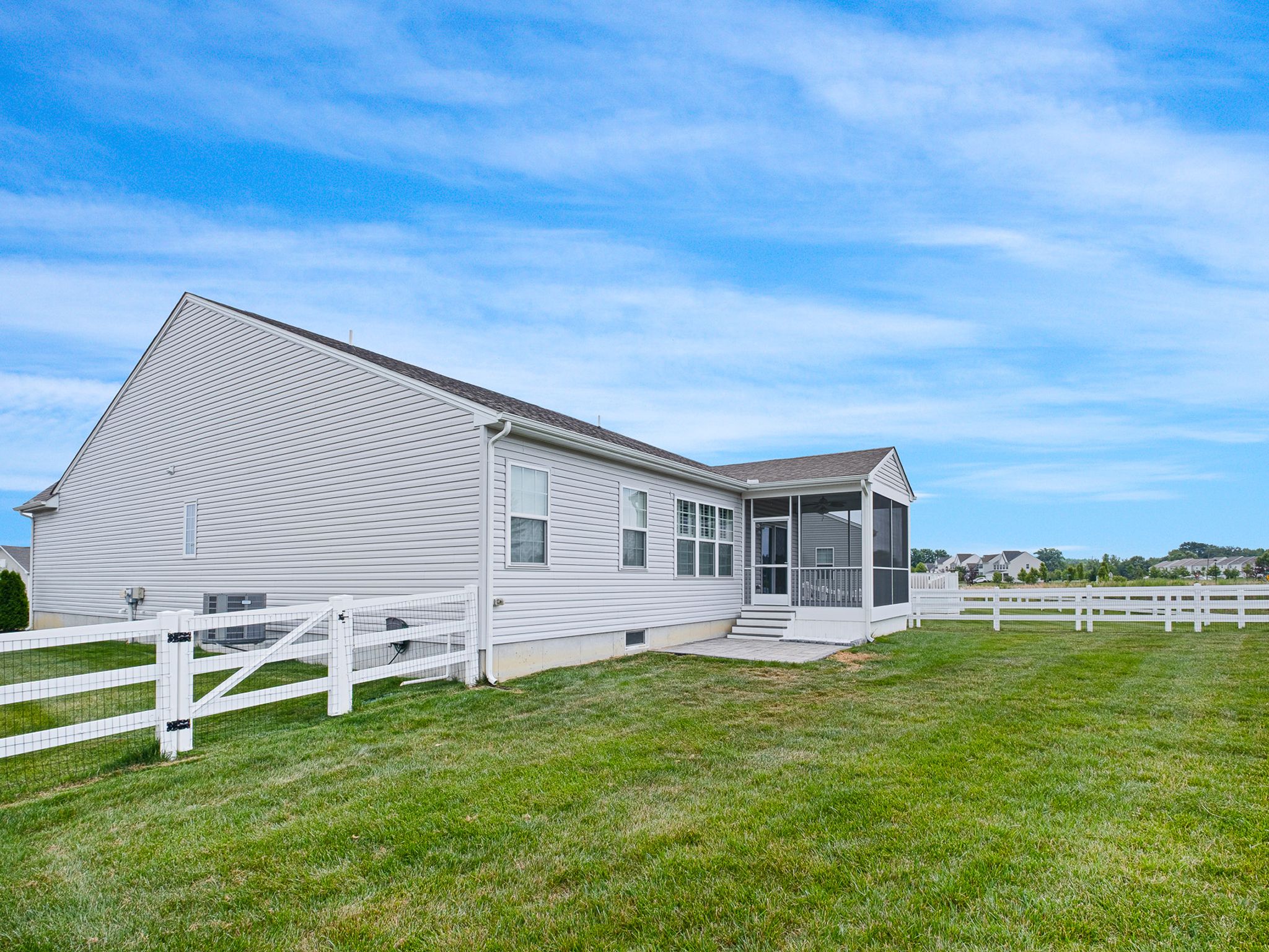 Gallery image slideShow22