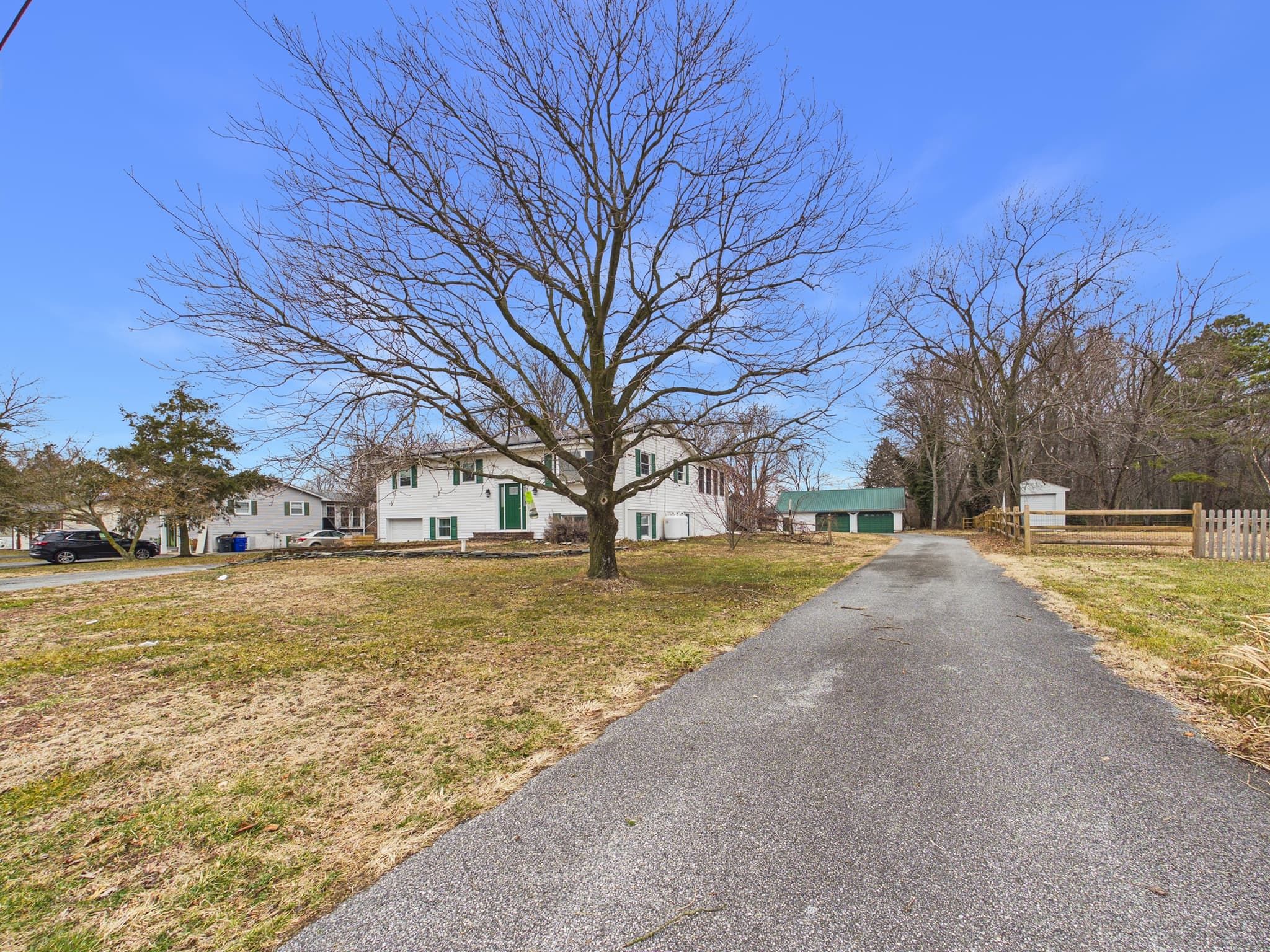 Gallery image slideShow24