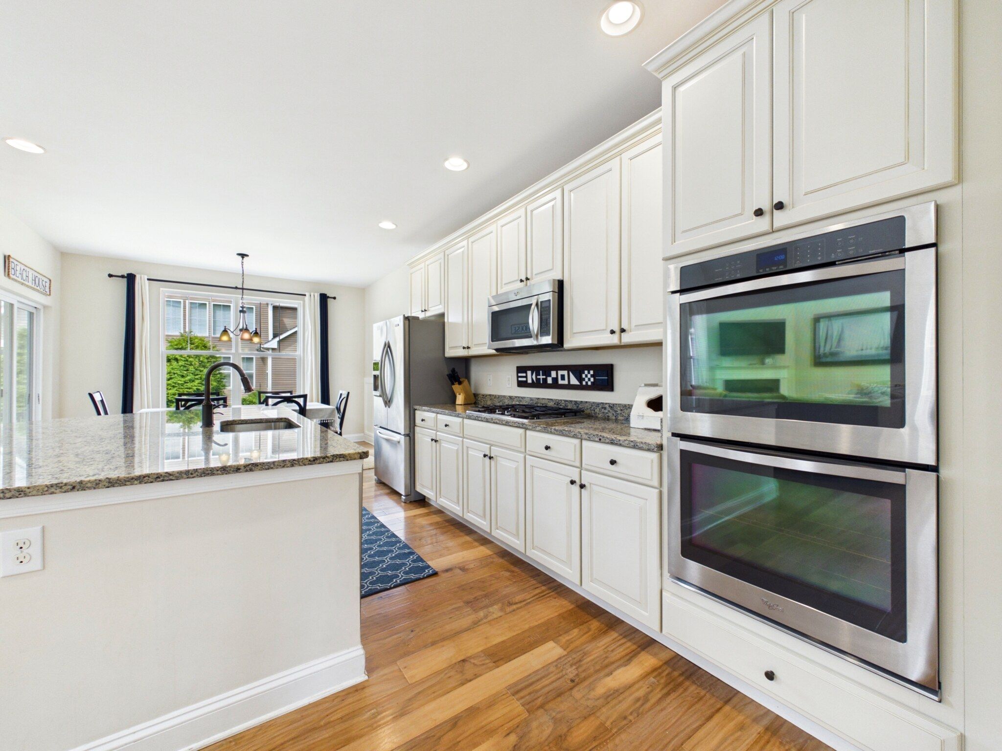 Gallery image slideShow30