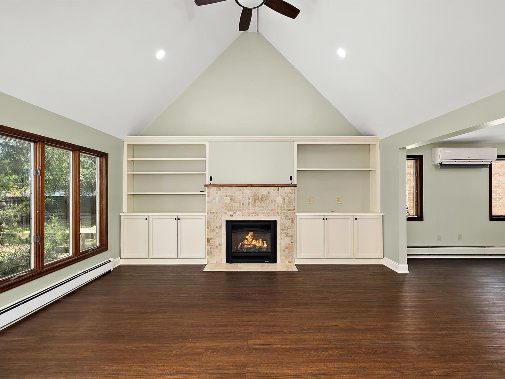 Gallery image slideShow7