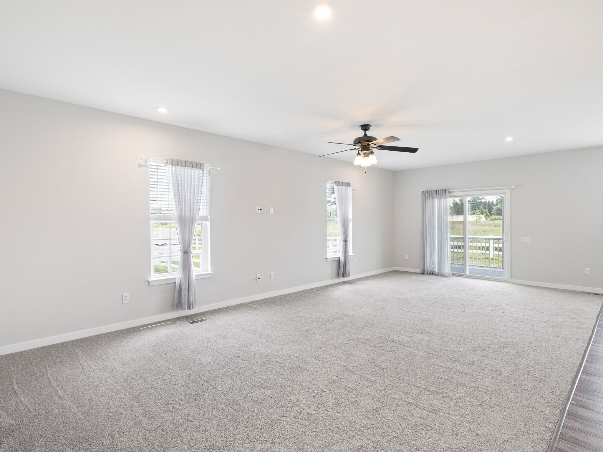 Gallery image slideShow8