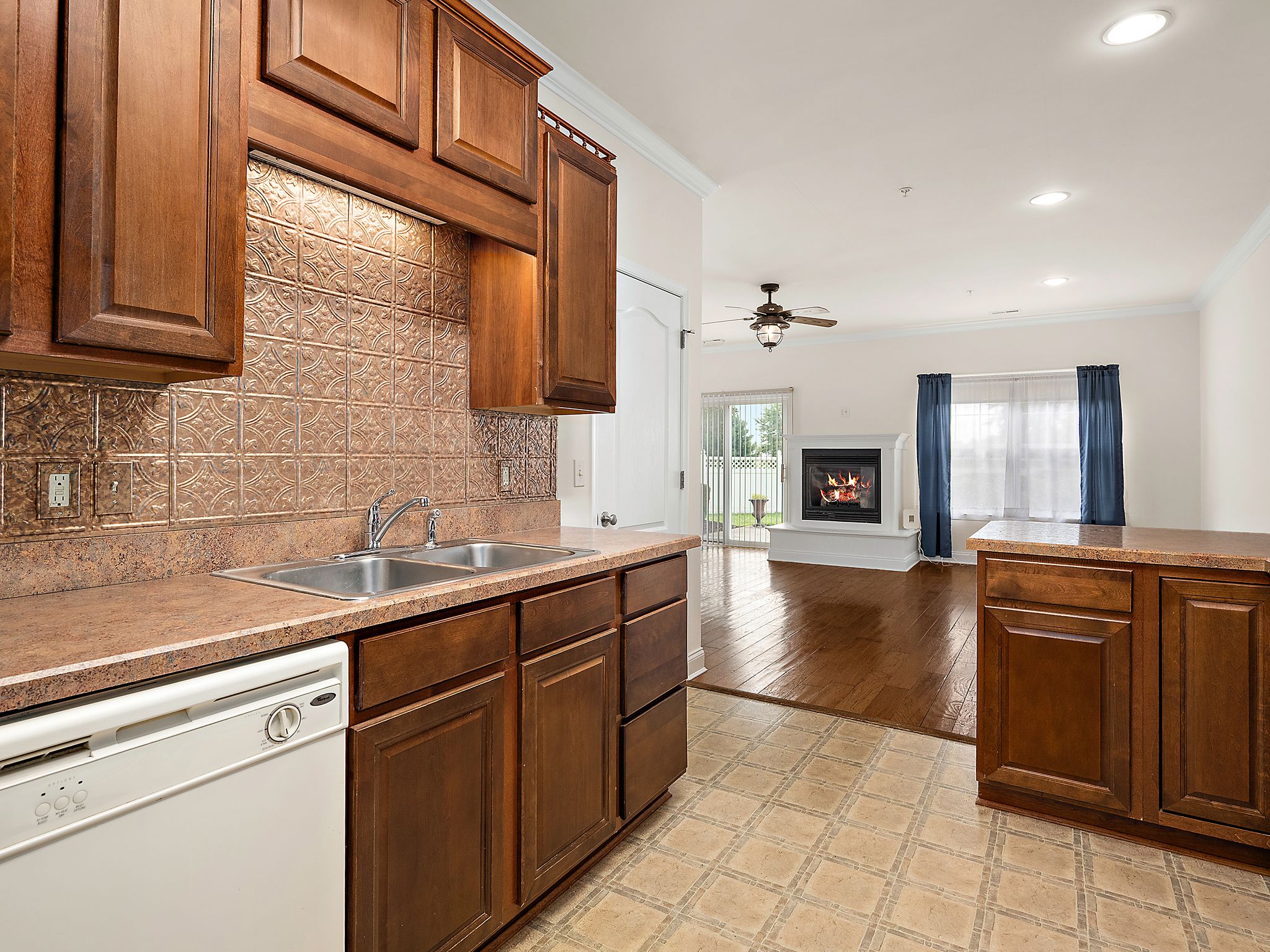 Gallery image slideShow9